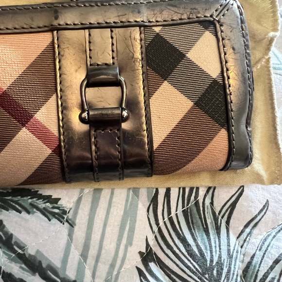 Burberry Medium Wallet - Picture 8 of 9